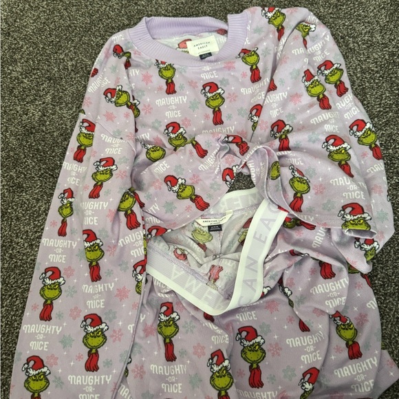 Women’s AE Grinch pajamas - Picture 5 of 5